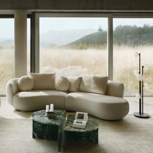 The Nicoline Amalfi Sofa with sinuous and sensual shapes is inspired by organic shapes that recall the seventies design.