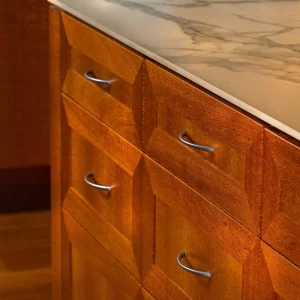 Using the beautiful Silky Oak timber and only the finest materials, Buywood Furniture made to measure, designed and built this stunning spacious kitchen and island bench.