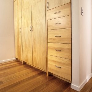 Custom designed and made built in wardrobe using sustainably sourced hardwood timber by bespoke joinery Buywood Furniture, Brisbane.
