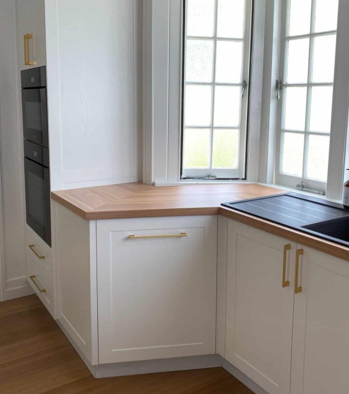 Custom designed kitchen with integrated appliances, dovetail drawers, Blackbutt timber benchtops by Brisbane joinery Buywood Furniture